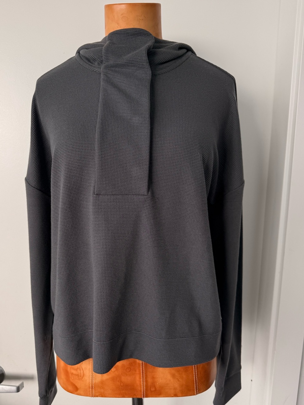 Vuori Hoodie Gray Bayview Thermal Waffle Knit Pullover Sweatshirt Women’s Size S